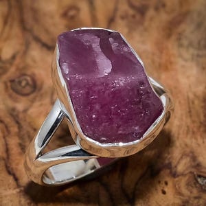 Raw Ruby Statement Ring – Rough Gemstone Jewelry, Pink Stone Ring, Boho Style.
