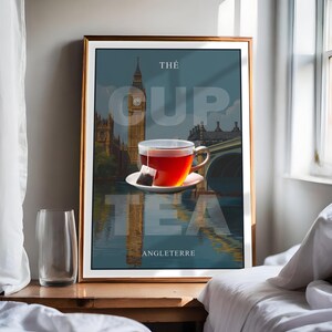Peut inclure: Impression artistique encadrée représentant une tasse de thé avec un sachet, sur fond de Big Ben et du Parlement. Les mots "THE CUP TEA ANGLETERRE" sont affichés dans une police stylisée, avec un schéma de couleurs bleu et vert d'eau.
