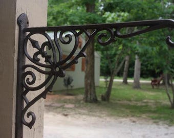 1-Intricate Fleur De Lis Plant Hanger Bracket,Vintage-look,New Orleans Style,Garden Decor,Bird Feeder Holder,B-66