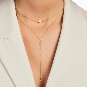 SELEN | 18K Gold gefüllte zierliche Doppelschicht Einzelperle Diamant Y-Halskette, 2-Schicht-Lariat-Halskette, Mama Geschenk für neue Mutter, Geschenk für alleinerziehende Mutter