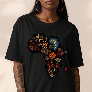 Chemise carte de l'Afrique, T-shirt art africain, T-shirt au design tribal, Imprimé culturel, Motif ethnique, Style afrocentrique, Mois de l'histoire des Noirs, Journée de l'Afrique