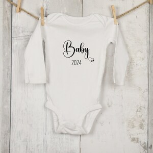 Body bébé blanc cadeau de naissance barboteuse bébé 2024 idée cadeau minimaliste pour baptême body manches courtes Pâques langarm - Fußspuren
