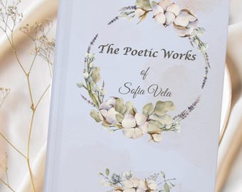 Può includere: Una copertina di libro blu chiaro con una ghirlanda ad acquerello di fiori di cotone bianchi e rametti di lavanda. Il testo "The Poetic Works of Sofia Vela" è centrato sulla copertina.