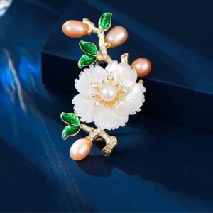 Handmade Freshwater Pearl Flower Brooch Light Luxury Crystal Shell Pins Vintage Temperament Elegant Wedding Corsage Accessories Gift For Mom zdjęcie 6