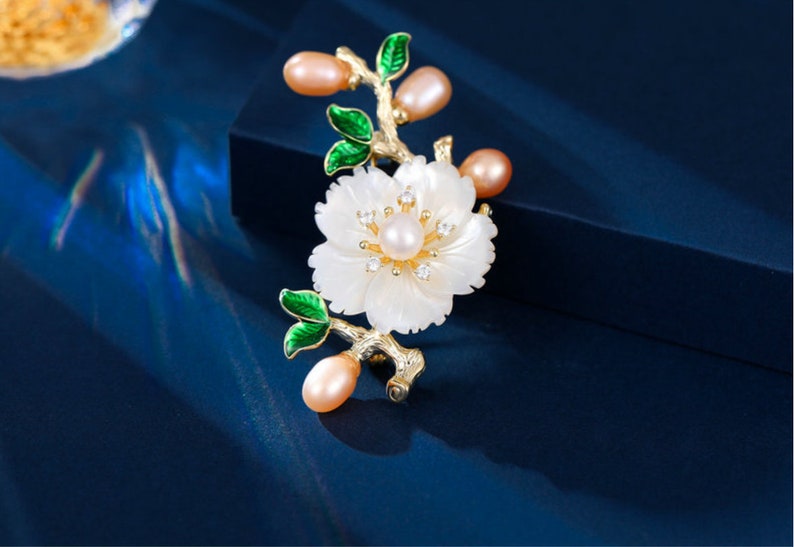 Handmade Freshwater Pearl Flower Brooch Light Luxury Crystal Shell Pins Vintage Temperament Elegant Wedding Corsage Accessories Gift For Mom zdjęcie 6