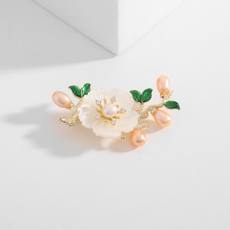 Handmade Freshwater Pearl Flower Brooch Light Luxury Crystal Shell Pins Vintage Temperament Elegant Wedding Corsage Accessories Gift For Mom zdjęcie 9