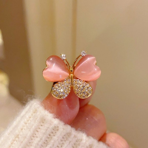 Handmade Opal Butterfly Brooch High-End Fresh Pink Diamond Collar Pin Temperament Cute Exquisite Corsage Accessories Best Gift For Her.