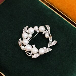 Handmade Freshwater Pearl Garland Brooch 18k Gold-Plated Natural Pearl Crystal Pin Ins Style Vintage Temperament Corsage Wedding Accessories image 3