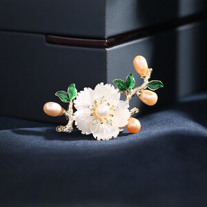 Handmade Freshwater Pearl Flower Brooch Light Luxury Crystal Shell Pins Vintage Temperament Elegant Wedding Corsage Accessories Gift For Mom zdjęcie 7