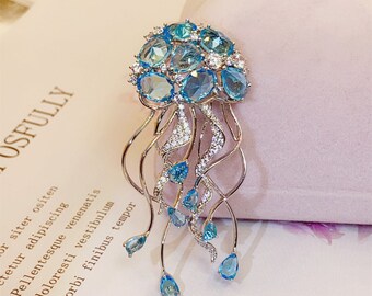 Handmade Crystal Jellyfish Brooch Statement Niche Design High-end Feminine Pins Personality Winter Corsage Accessories Christmas Brooch.