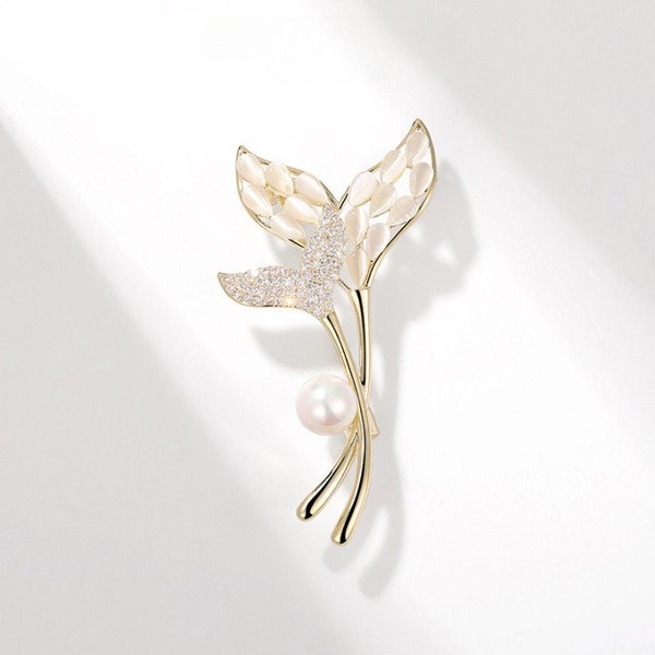 Handmade Opal Fishtail Brooch 14k Gold-Plate Vintage Personality Minimalist Pearl Pins Temperament Elegant Corsage Wedding Accessories.