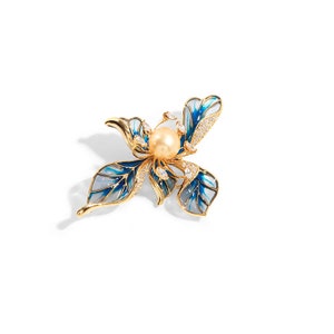 Handmade Natural Pearl Blue Leaf Brooch 18k Gold-Plated French High-End Flower Pins Elegant Temperament Vintage Corsage Wedding Accessories. image 8