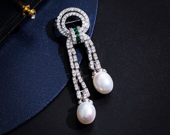 Handmade Pearl Tassel Brooch Natural Freshwater Pearl Swarovski Diamond Pin Luxurious High-end Elegant Dazzling Vintage Corsage Accessories.