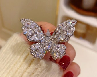 Broche de mariposa súper brillante hecho a mano, Pin de insecto de diamante Swarovski, temperamento exquisito Vintage, accesorios de ramillete deslumbrantes, decoración navideña