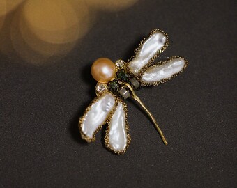 Handmade Natural Pearl Dragonfly Brooch 18k Gold-Plated Baroque Pearl Insect Pin Exquisite Fashionable Diamond Corsage Christmas Accessories