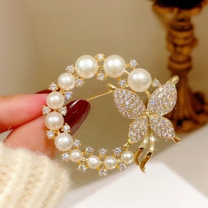 Handmade Pearl Butterfly Garland Brooch 18k Gold-Plated Natural Pearl Diamond Pin Vintage Elegan Temperament Corsage Wedding Accessories