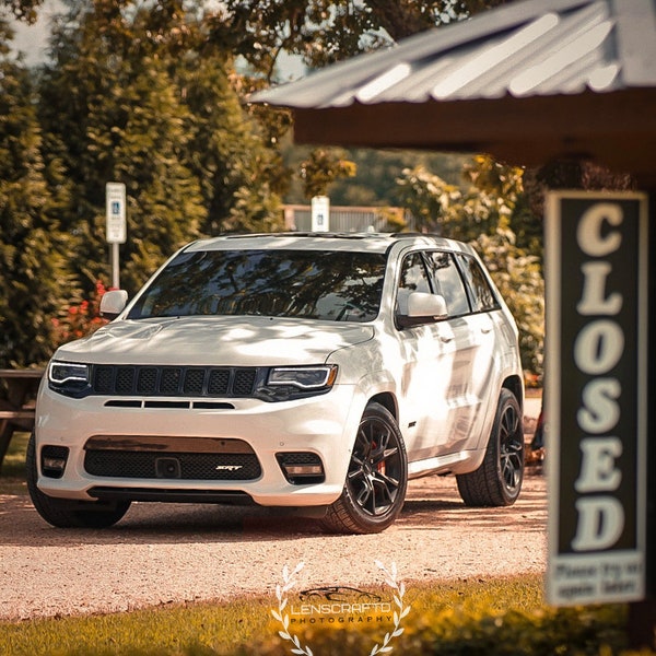 Jeep Grand Cherokee SRT Nature Cabin Photograph