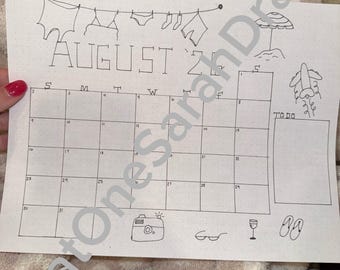 Calendario de agosto dibujado a mano y rastreadores de hábitos para bullet journals