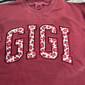 Camiseta personalizada con bordado de Nana / Camiseta con flores de Nana / Regalo de Navidad personalizado / Ropa de invierno / Regalo de cumpleaños
