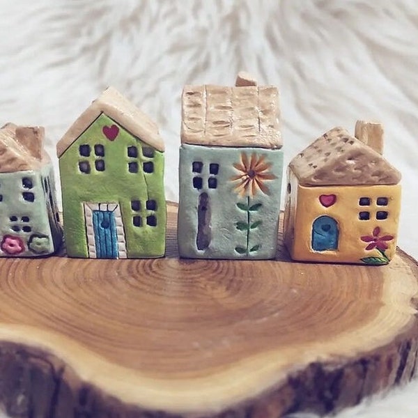 Ensemble de 4 à 6 petites maisons en céramique, petite maison, petite maison, maisons en céramique, maison miniature, maison de fée, maisons en argile, maison rustique