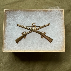 World War 2 Crossed Rifles Badge