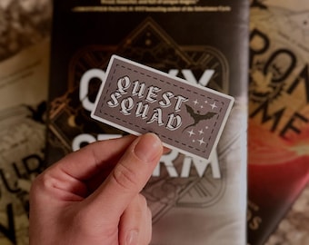 Adesivo Quest Squad, Adesivo Fourth Wing, Adesivo Iron Flame, Adesivo Onyx Storm, Adesivo Bookish, Adesivo Ridoc, Adesivo Romantasy