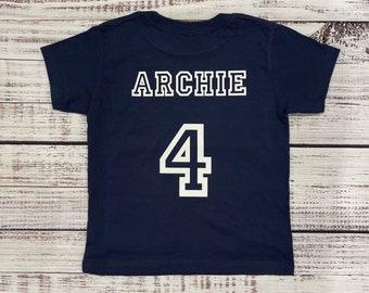 T-shirt personnalisé avec nom et âge - haut d'anniversaire pour tout-petit | T-shirt d'anniversaire personnalisé pour garçons et filles âgés à la date d'anniversaire