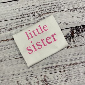 Zusje t-shirt, broer of zus t-shirt, bijpassende broers en zussen T-shirts, grote zus cadeau, nieuw babycadeau idee, peuter baby t-shirt, kindercadeau
