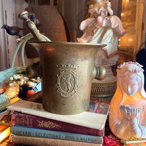 Vintage Heavy Bronze Apothecary Mortar & Pestle Circa 1890 Lion Coat Of Arms