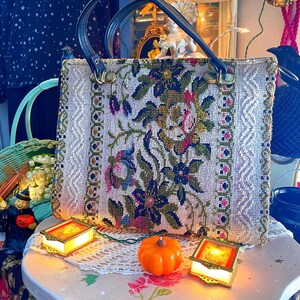 Beautiful Vintage Carpet Bag Floral Tapestry Purse