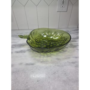 Cuenco de vidrio Indiana con diseño de aguacate y uvas verdes, decoración vintage de MCM, plato para uvas de 33 cm, estilo clásico moderno de mediados de siglo.