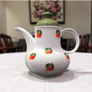 Bule Seltmann Weiden Bavaria com padrão de cerejas, bule de café de cerâmica vintage da Alemanha Ocidental, peça de reposição para utensílios de mesa.