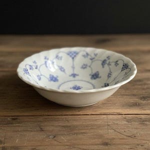 Ciotola da insalata Myott Finlandia con motivo floreale blu e bianco, in gres porcellanato vintage inglese con decorazione a trasferimento, set di stoviglie di ricambio.