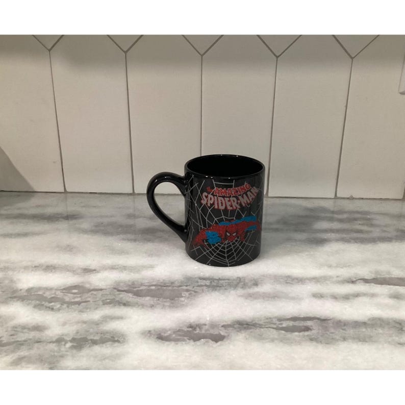 Incroyable tasse à café noire Spider-Man, tasse à paillettes Marvel, verres de rechange, décoration de super-héros image 1