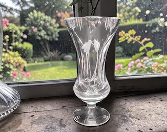 Jarrón de cristal tallado con grabado floral, recipiente bajo con pie, centro de mesa de repuesto, acento vintage para el hogar