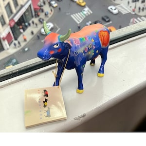 Cow Parade Big Apple Cow Figurine, Westland Giftware, Vintage