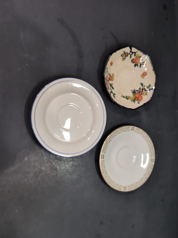 Platos de porcelana fina con motivos florales, platillos vintage - Technical View