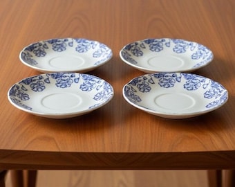 Conjunto de 4 pires vintage Boch Frères La Louvière 'Douglas' em azul e branco.