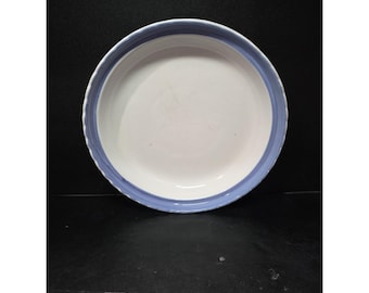 Niebieska okrągła, żebrowana ceramiczna forma do pieczenia quiche, zabytkowe naczynia żaroodporne, naczynia do pieczenia z piekarnika na stół