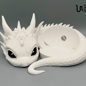 Baby Dragon Stand with Hand-Painted Eyes Compatible with Apple HomePod mini and Amazon Echo Dot Gen.5 Weiss