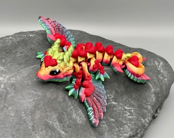 Dragon coeur de bébé aux couleurs de l'arc-en-ciel, dragon imprimé en 3D posable avec des yeux peints à la main