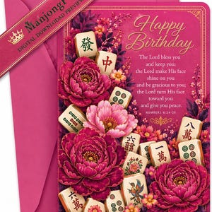 Puede incluir: Una tarjeta de felicitación de cumpleaños rectangular en tonos magenta y rosa, con fichas de mahjong, grandes flores de peonía y el texto Happy Birthday junto al versículo bíblico Números 6:24-26. Un sobre magenta a juego se sitúa detrás.
