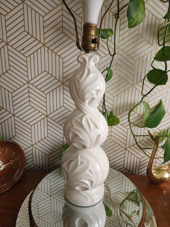 Vintage Midcentury Ivory Ceramic Holland Mold Lamp