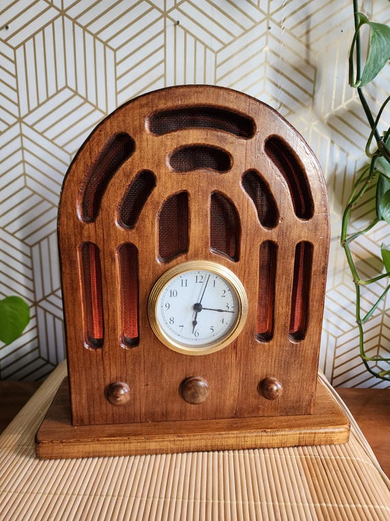 Vintage Wooden Radio Shaped Light-Up Clock