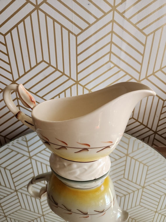 Vernon Kiln’s Arcadia Poppytail Gravy Boat
