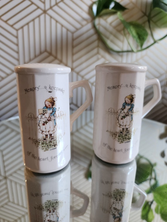 Vintage 1970’s Holly Hobbie Porcelain Salt and Pepper Shakers, Vintage Salt and Pepper Shakers, Vintage Holly Hobbie Collectibles