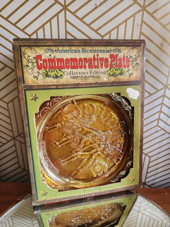 Vintage Indiana Glass Gold Carnival Bicentennial 1776-1976 Commemorative Plate