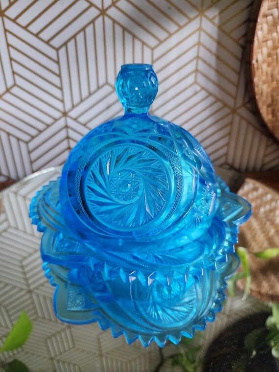 Kemple Glass Bright Blue Yutec Star & Fan Round Covered Butter/Cheese Plate