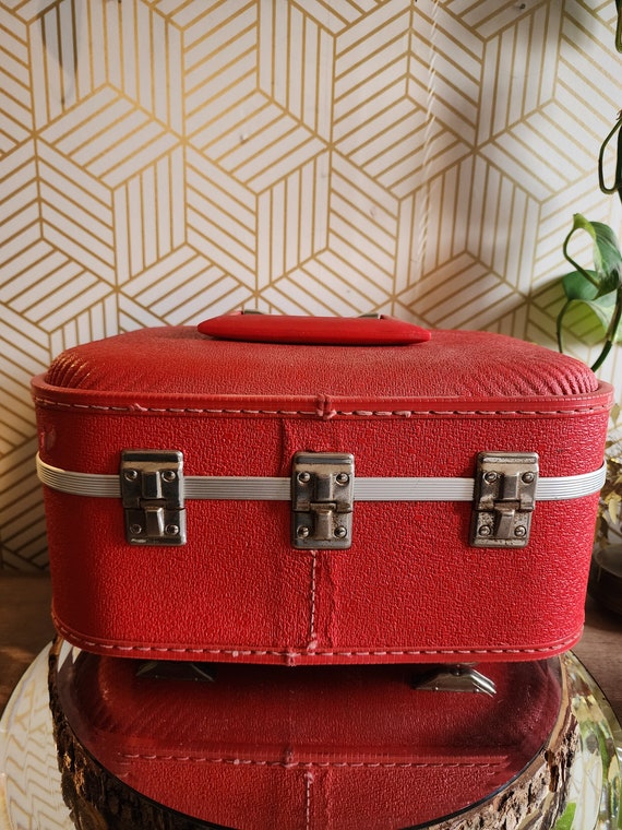 Vintage 1960’s Era Lipstick Red Trojan Train Case… - image 4