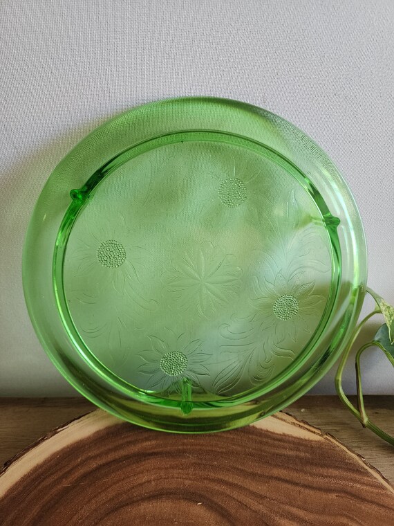 Vintage Uranium Glass Jeanette Sunflower Pattern 10" 3 Toed Footed Cake Plate Green